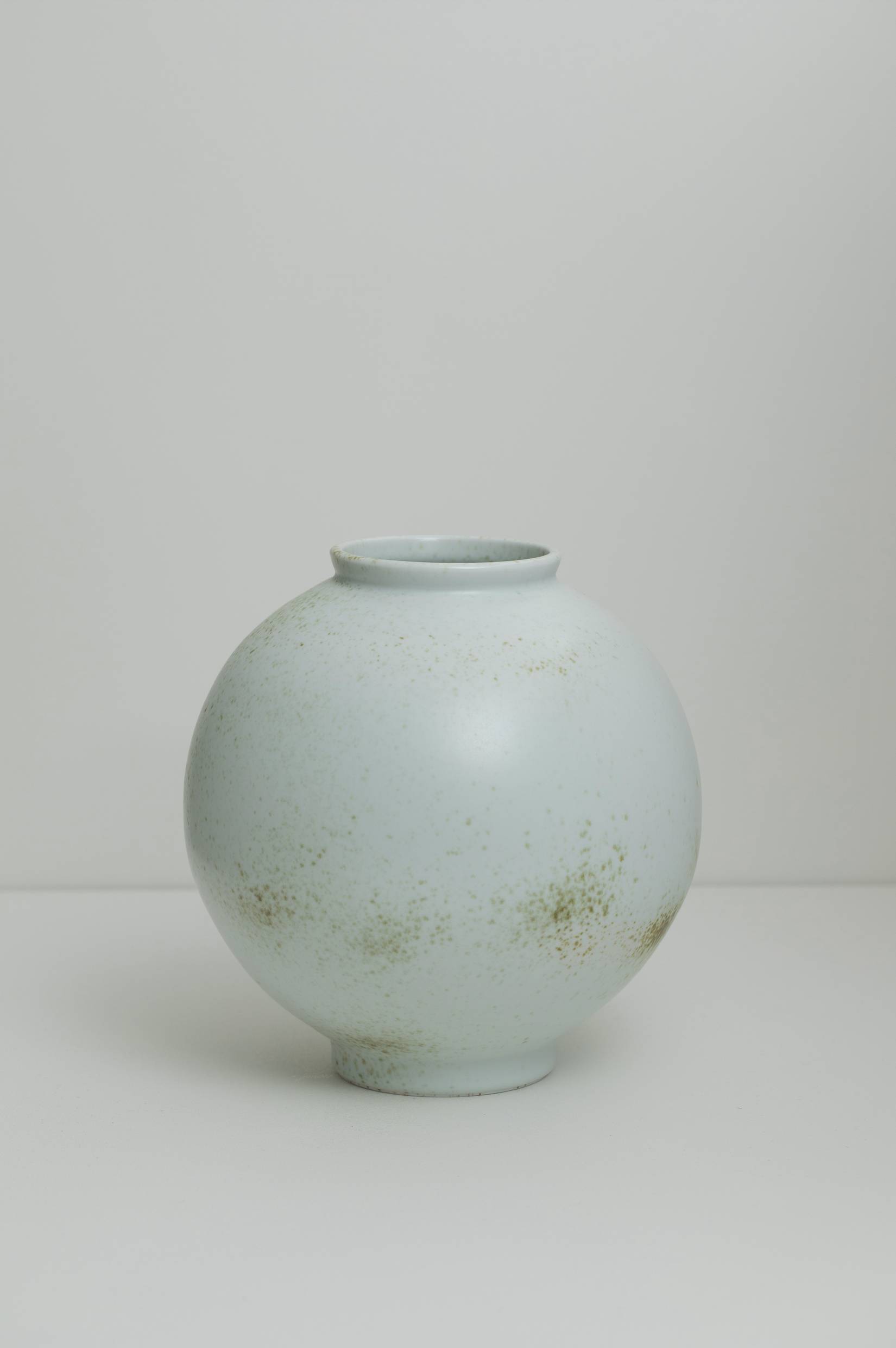 Beautiful Korean stoneware made from fine clay can elevate your dining  expereince at home. You can purchase the stoneware at…